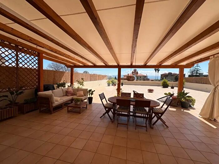 Appartamento trilocale in vendita in Via Ing GiuPpe Gaudino, Lamezia Terme