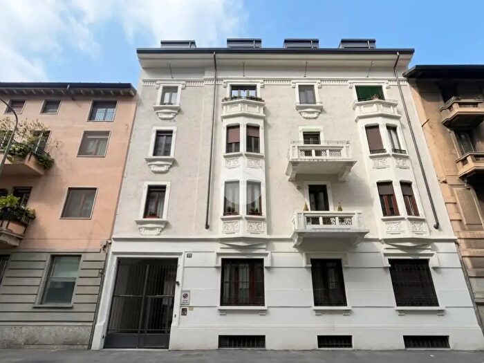 Appartamento trilocale in affitto in Via Carlo Poma, Milano