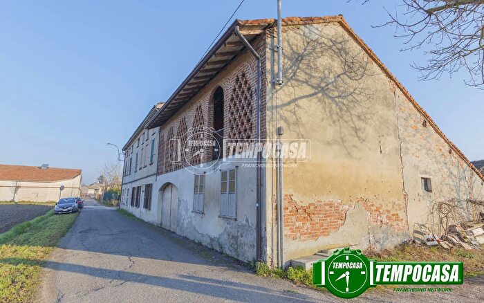 Casa con 6 locali in vendita in Via Alcide De Gasperi, Cava Manara