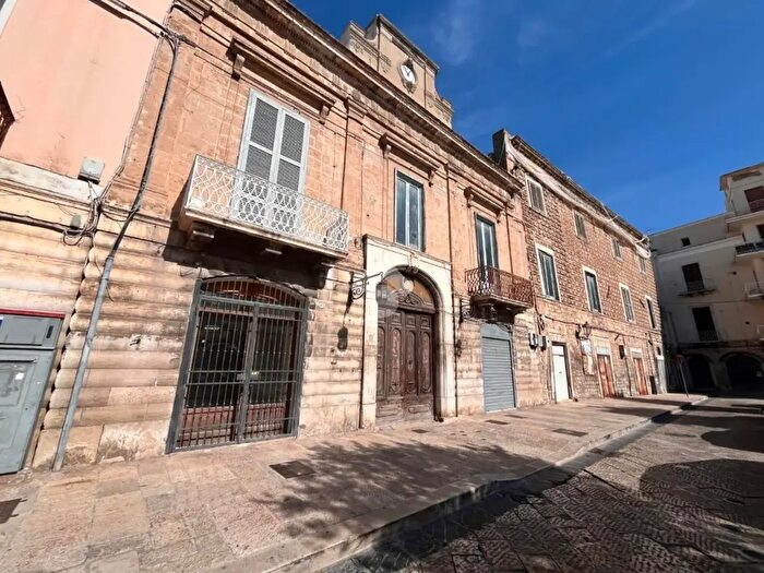 Appartamento quadrilocale in vendita in Piazza Campo dei Longobardi, Trani
