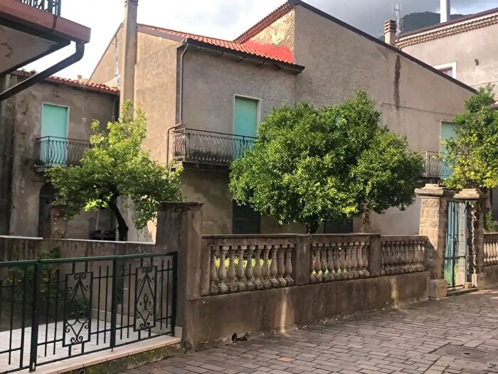 Appartamento con 10 locali in vendita in Umberto, Stella Cilento