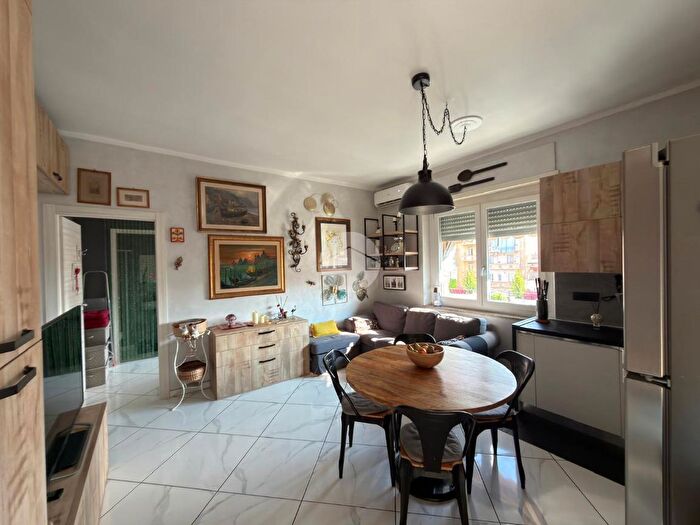 Appartamento con 6 locali in vendita in Via della Repubblica, Settimo Torinese