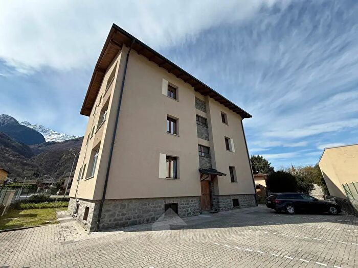 Appartamento quadrilocale in vendita in Via Corti Giovanni, Delebio