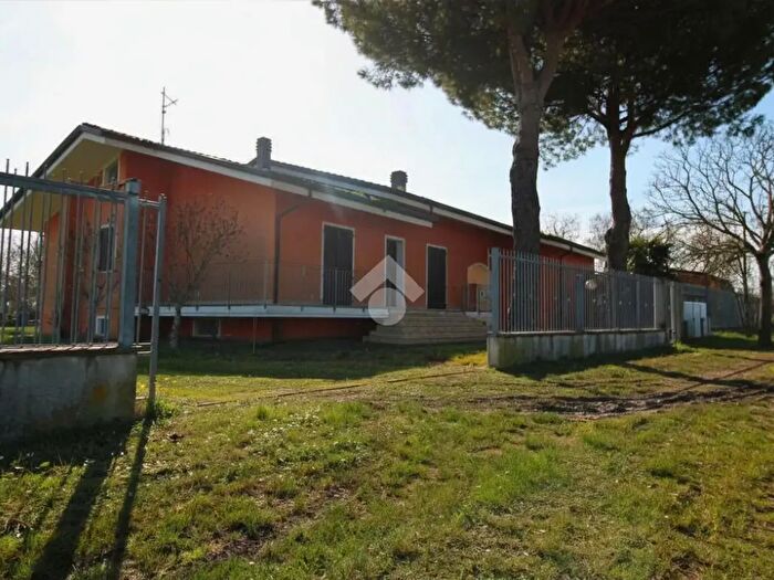 Casa con 10 locali in vendita in Via Maceri, Rimini