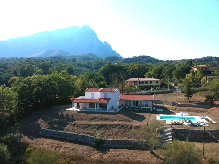 Casa con 13 locali in vendita in San Giovanni A Piro