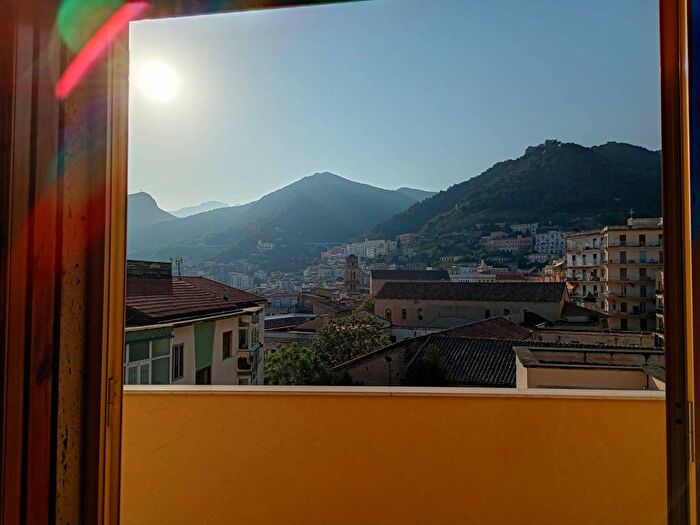 Appartamento con 5 locali in affitto in Piazza Principe Amedeo, Centro, Salerno