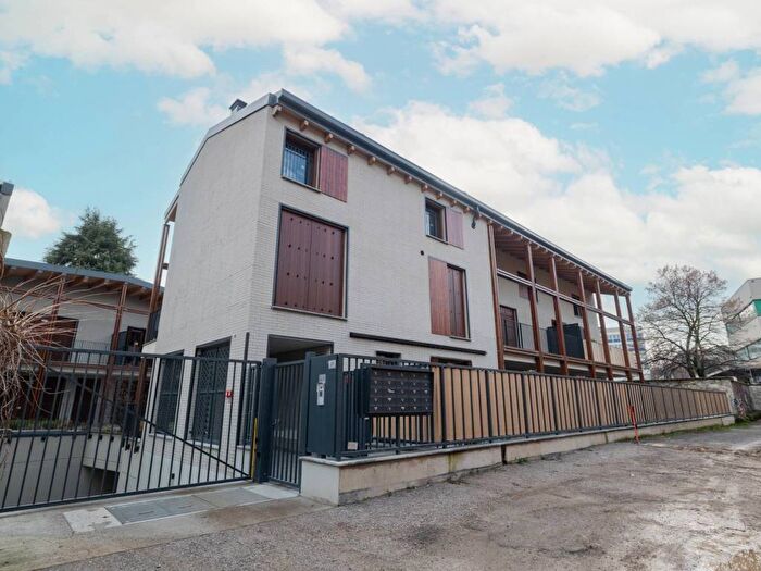 Appartamento monolocale in affitto in Via Ambrogio Binda, Barona, Milano