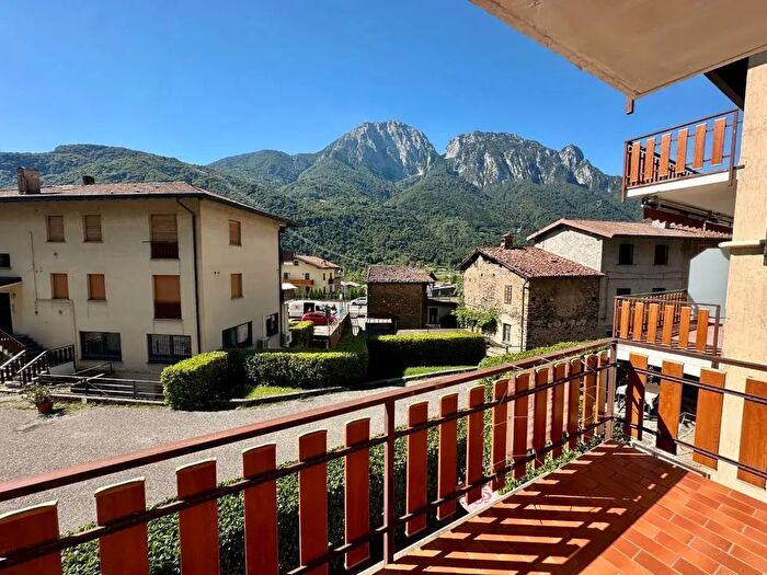 Appartamento trilocale in vendita in Via Garibaldi, Primaluna