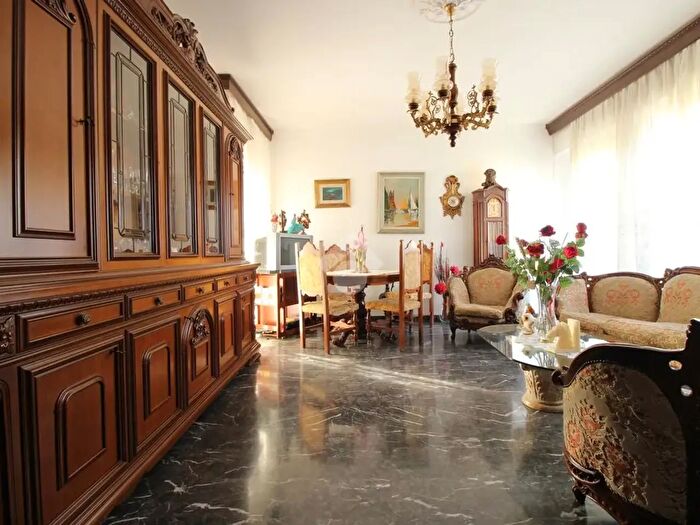 Appartamento con 5 locali in vendita in Via Cristoforo Colombo, Prato