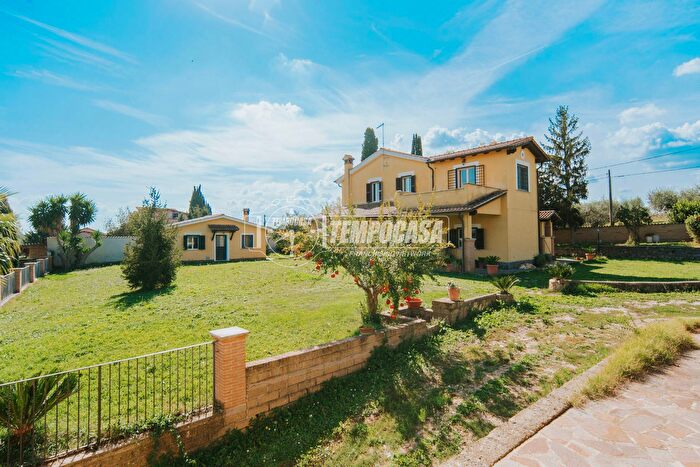 Casa quadrilocale in vendita in Via Monte Canneliere, Sacrofano