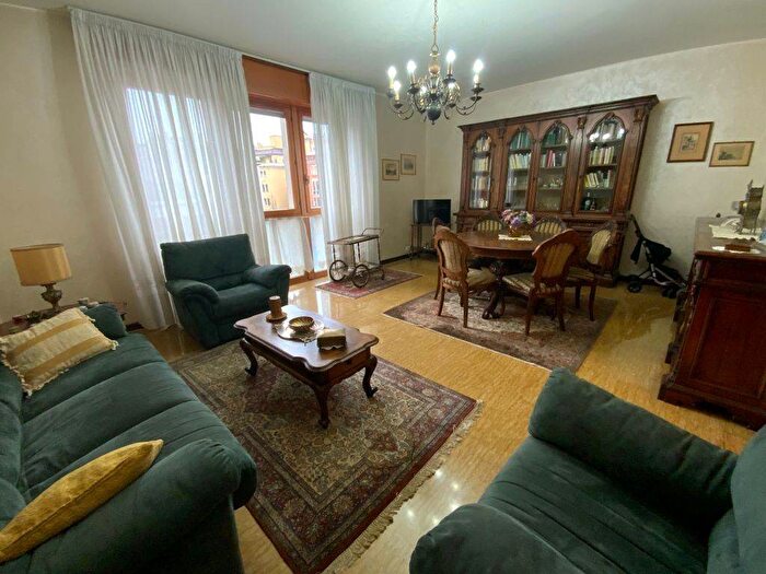 Appartamento con 5 locali in affitto in Via Trieste, Stazione, Padova