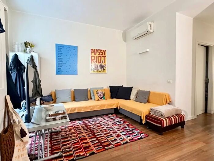 Appartamento trilocale in affitto in Via Carroccio, Milano