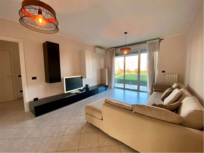 Appartamento trilocale in affitto in VIA DEL FUTURISMO, Santa Giulia, Milano