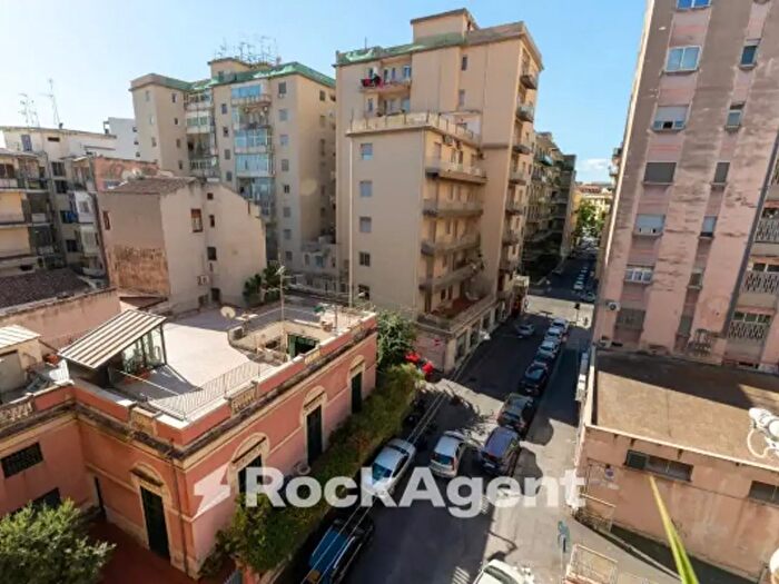 Appartamento con 5 locali in vendita in Via Livorno, Catania