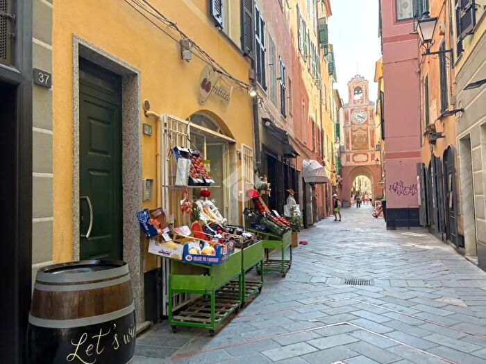 Appartamento quadrilocale in vendita in Via Cavour, Loano