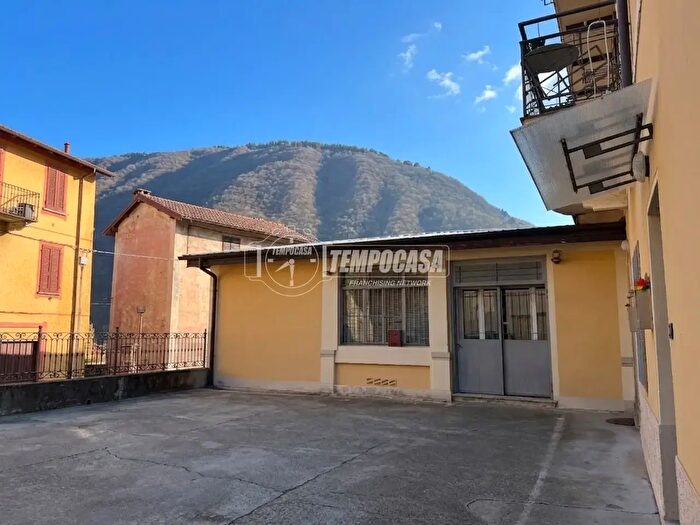 Appartamento con 6 locali in vendita in Via Giuseppe De Notaris, Verbania