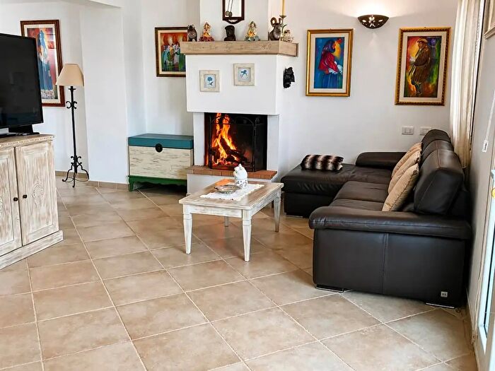 Casa con 7 locali in vendita in Via Mosca, Olbia