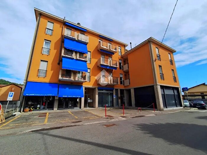 Appartamento trilocale in vendita in Via Luigi Mascherpa, Como