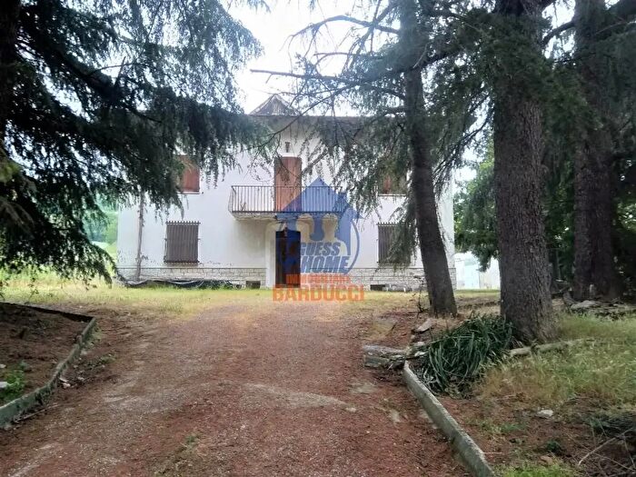 Casa con 16 locali in vendita in Cesena