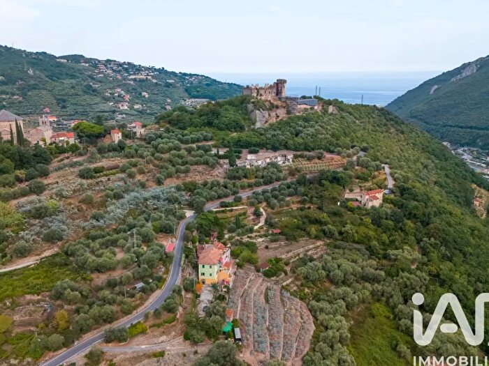 Appartamento con 8 locali in vendita in Via Don Mario Scarrone, Finale Ligure