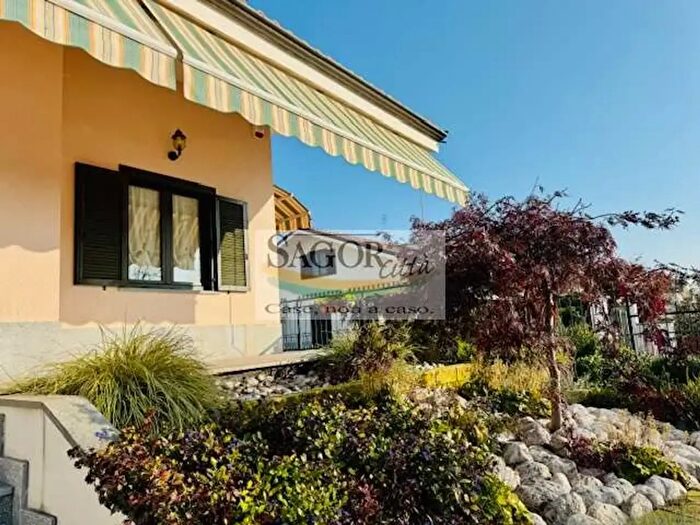 Casa con 6 locali in vendita in Via Gingo, Airasca