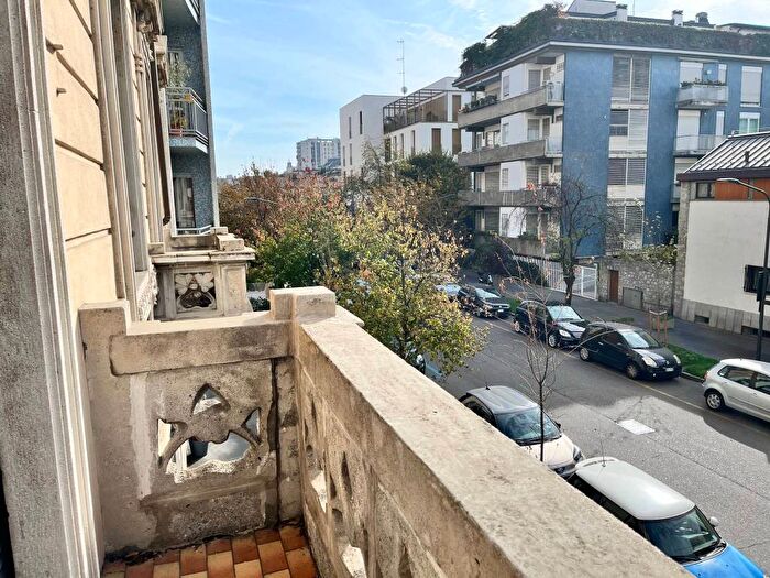 Appartamento quadrilocale in affitto in Via Monte Bianco, Monte Rosa Lotto, Milano