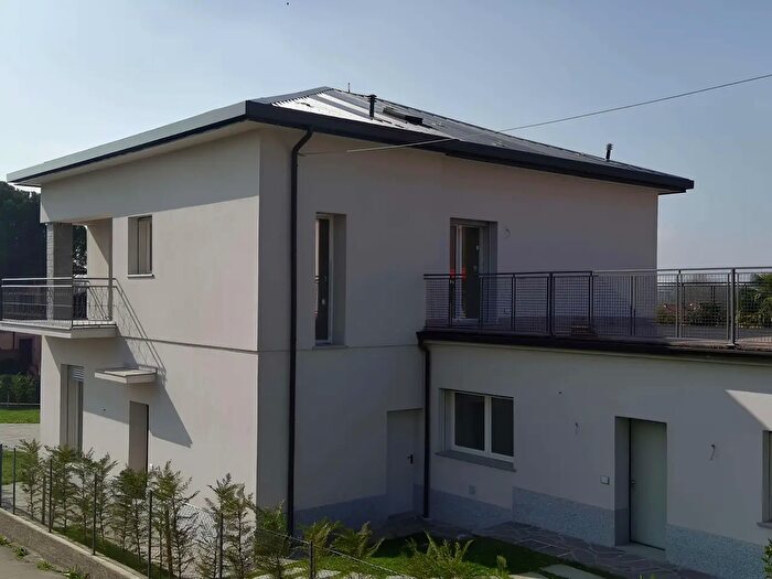 Appartamento con 5 locali in vendita in Gavirate