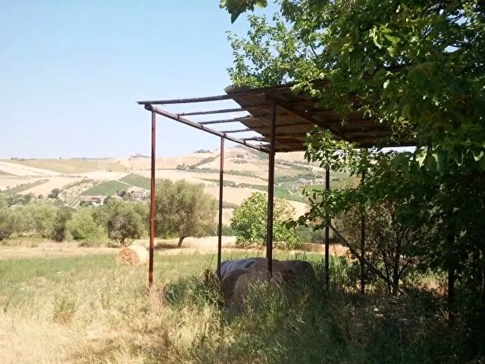 Casa con 10 locali in vendita in Offida