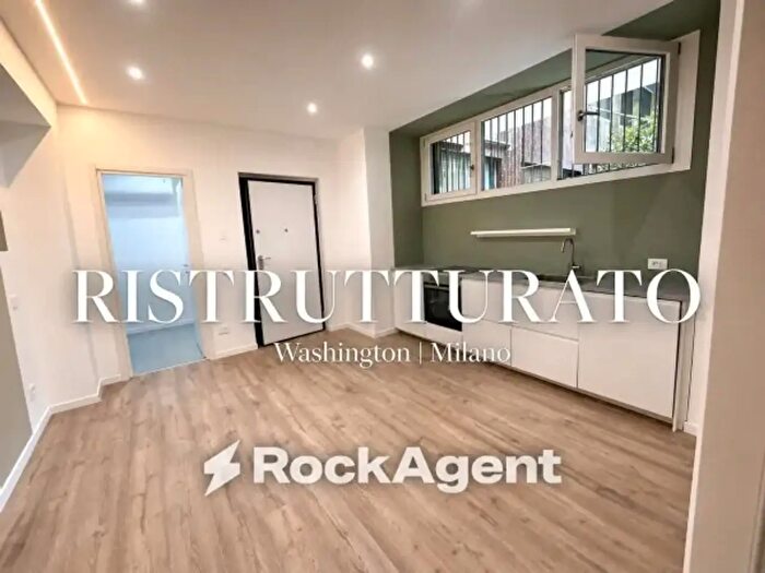 Appartamento trilocale in vendita in Via Roncaglia, Milano