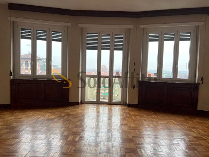 Appartamento quadrilocale in affitto in Via Lessona, Campidoglio, Torino