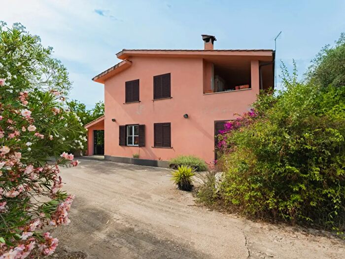 Appartamento quadrilocale in vendita in Via Baccanello, Formello