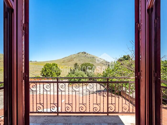 Casa con 8 locali in vendita in Stradale Bellolampo, Palermo