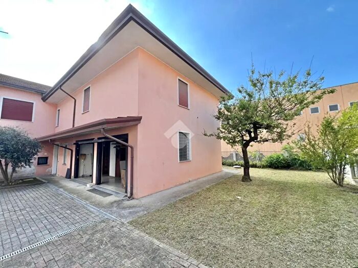 Casa quadrilocale in vendita in Via della Croce, Resana