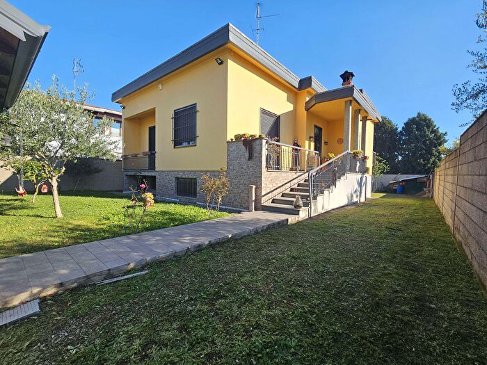 Casa trilocale in vendita in Arluno
