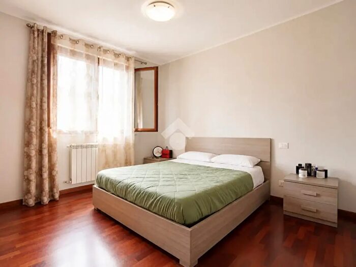 Appartamento trilocale in vendita in Via Giosuè Carducci, Pontida