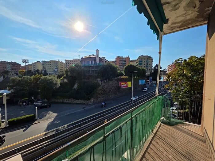 Appartamento con 6 locali in vendita in Genova