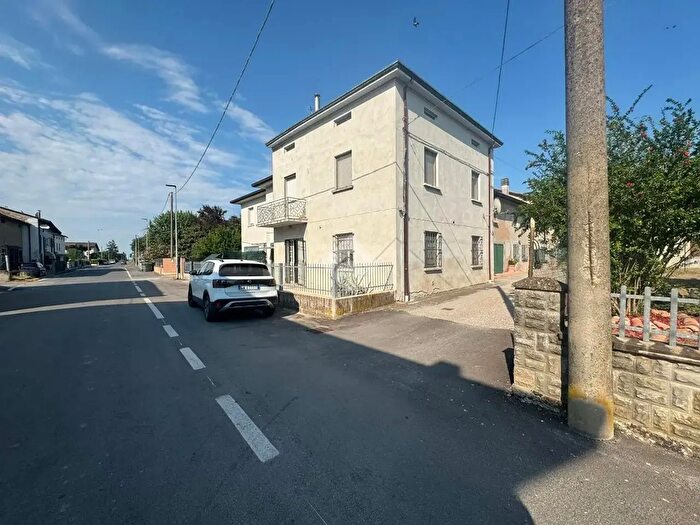 Casa con 5 locali in vendita in Via Canalino, Castelnovo Di Sotto