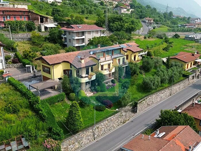 Casa con 15 locali in vendita in Via Aria Libera, Costa Volpino