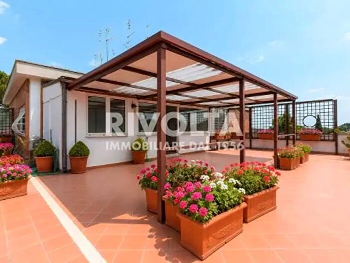 Appartamento con 5 locali in vendita in Viale Cortina d'Ampezzo, Roma