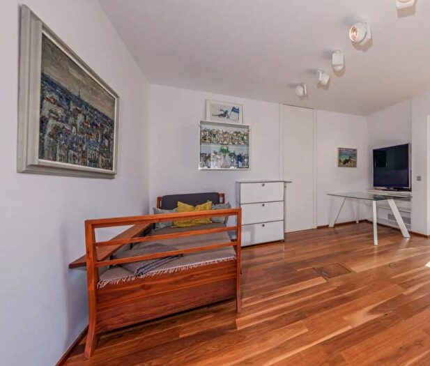 Appartamento quadrilocale in affitto in Viale Monte Santo, Porta Nuova, Milano