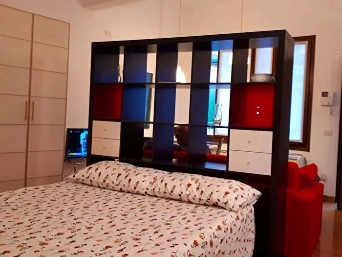 Appartamento monolocale in affitto in Via Console Marcello, Milano