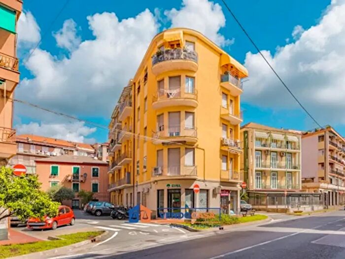 Appartamento quadrilocale in vendita in Via dei Conradi, Albisola Superiore