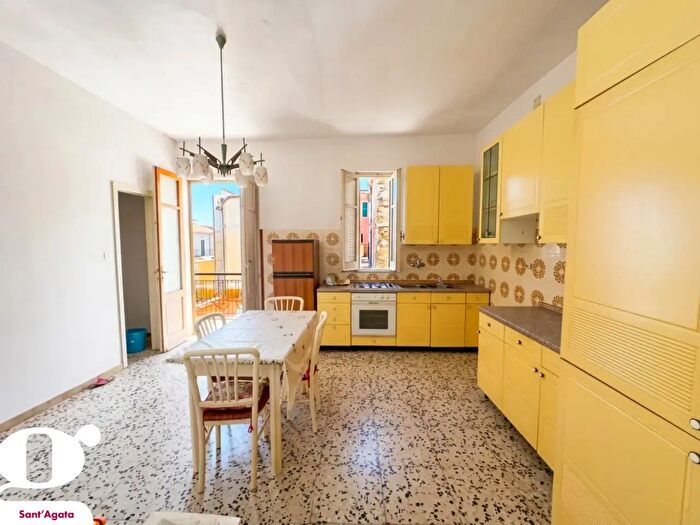 Appartamento quadrilocale in vendita in Via Giuseppe Garibaldi, Acquedolci