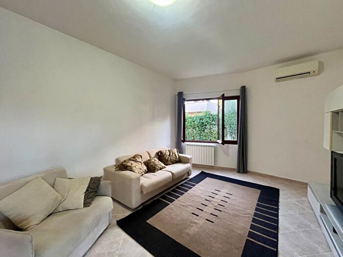 Casa quadrilocale in affitto in Massa