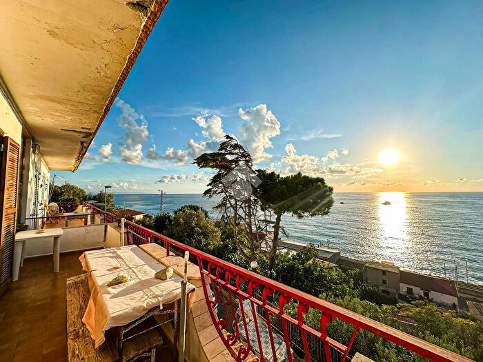 Appartamento trilocale in vendita in Via Acquicella, Amantea