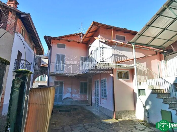 Casa quadrilocale in vendita in Via del Castello, Rocca Canavese