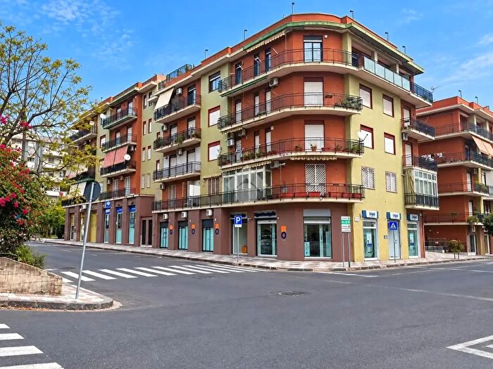 Appartamento con 5 locali in vendita in Via Roberto Giuffrida Castorina, Catania
