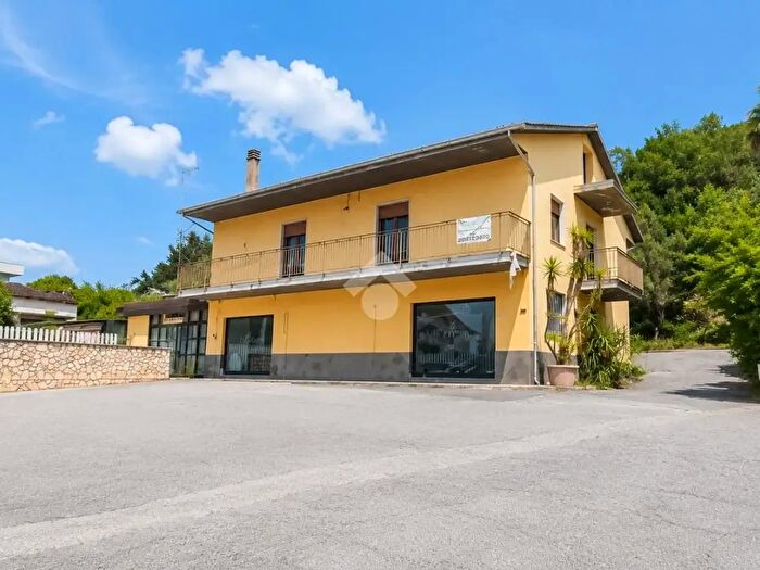 Casa quadrilocale in vendita in Via Madre Teresa di Calcutta, Montalto Uffugo