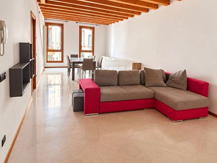 Appartamento quadrilocale in affitto in Via San Nicolò, San Nicolò, Treviso