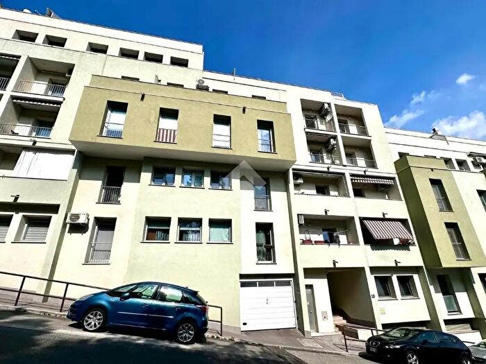 Appartamento bilocale in vendita in Via del Veltro, Trieste